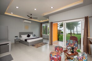Luxury Room | Down comforters, minibar, in-room safe, blackout drapes - Amadi Beach Front Resort (Ashvem)