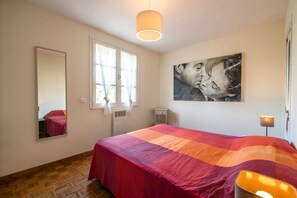 3 chambres, fer et planche à repasser, accès Internet