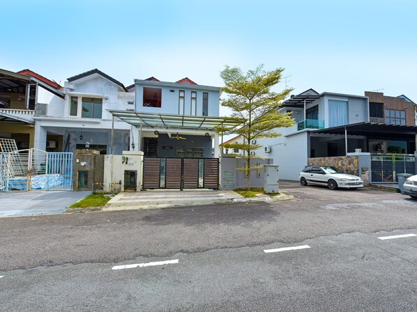 Exterior - OYO Home 90532 Casa Azlinda Muslim (Johor Bahru)