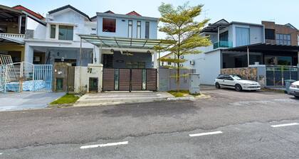 OYO Home 90532 Casa Azlinda Muslim