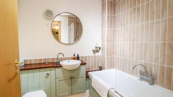 Cottage | Bathroom | Shower