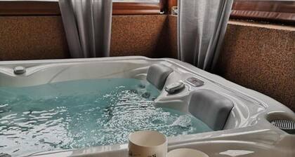 Viksa with Jacuzzi sleeps 2