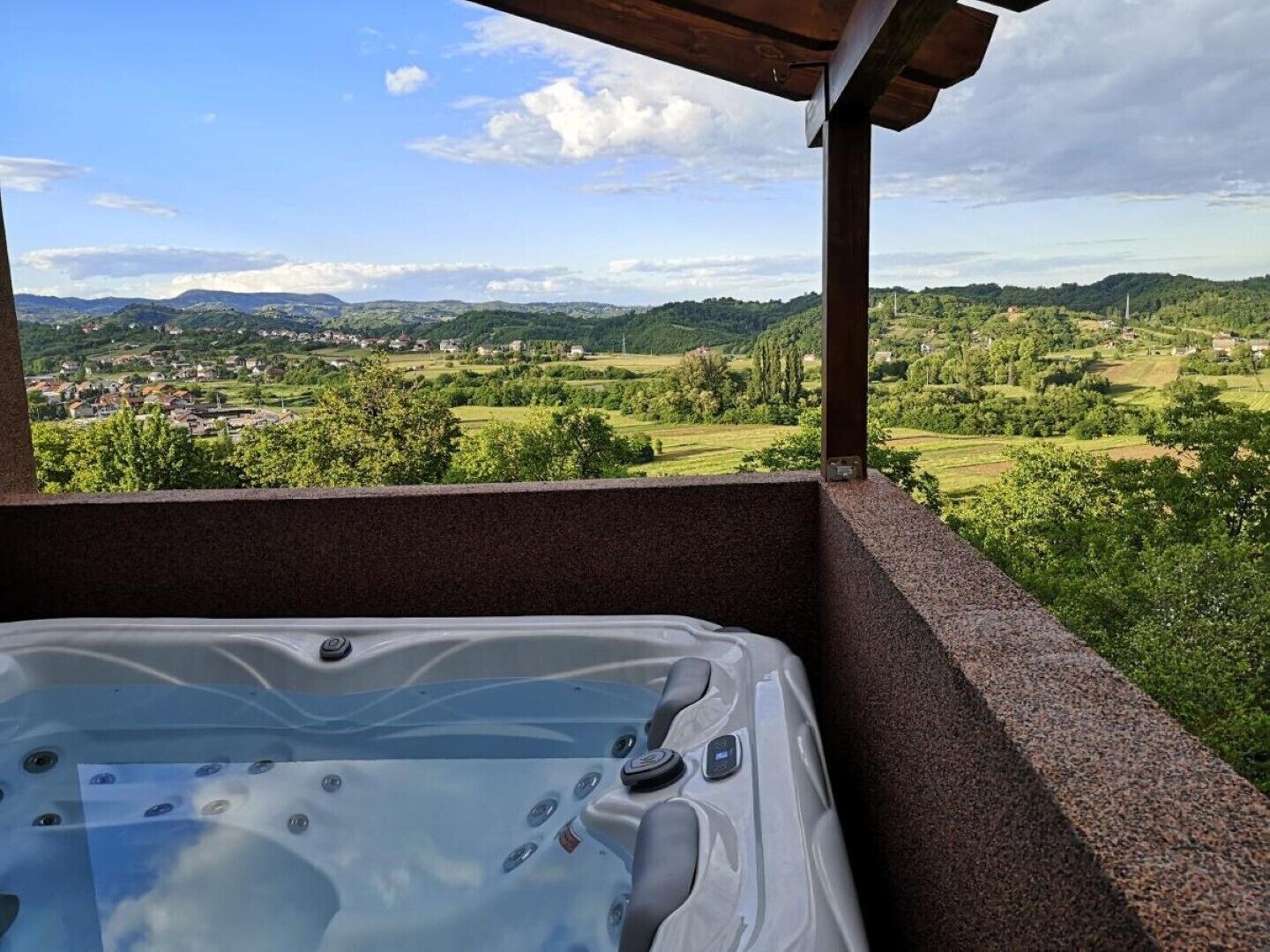 Outdoor spa tub