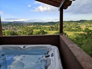 Outdoor spa tub - Viksa with Jacuzzi  sleeps 2 (Zagreb)