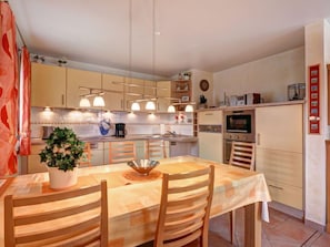 Fridge, oven, dishwasher, highchair
