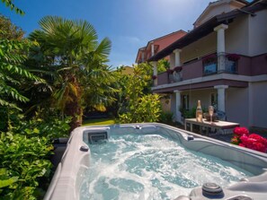 Baignoire à remous extérieure