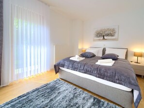 6 bedrooms, free internet