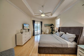 4 bedrooms, desk, iron/ironing board, free WiFi