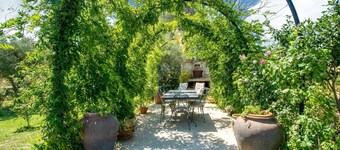 Belvilla by OYO Elegant Holiday Home near Theatre