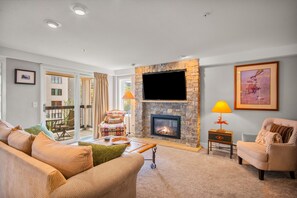 Living Room with gas fireplace - Ski-in/Out, Walk to Base Area - Torian Plum - Pool& Hot Tubs (Steamboat Springs)
