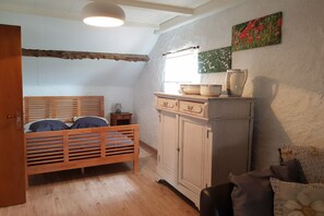 2 soverom, strykejern/-brett, reiseseng for barn og wi-fi (inkludert)