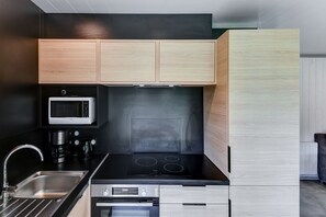 Refrigerador, horno, lavavajillas y periquera 