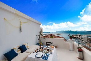 Outdoor dining - Astra Holiday Home in Aegina Island with gorgeous sunset views (Aegina Island)