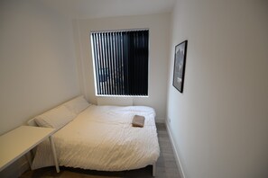 4 bedrooms, free WiFi - Spacious Apartment in Coventry near Belgrade Theatre (Coventry)