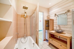 Bathtub