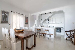 Villa | Private kitchen | Cookware/dishes/utensils
