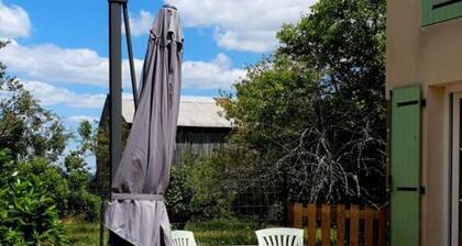 Charmant gßte rénové avec terrasse privative, jardin et parking - Animaux acceptés