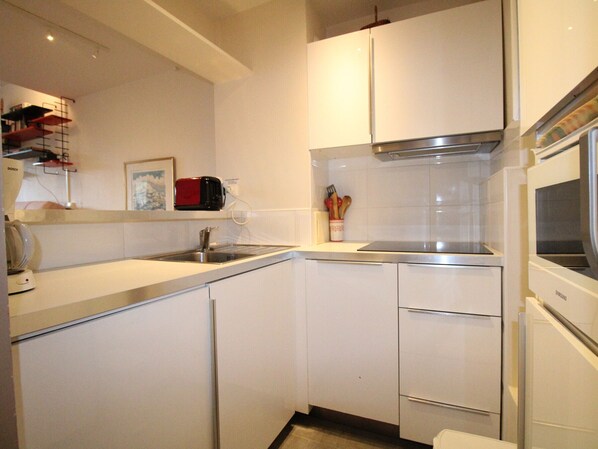 Fridge, microwave, dishwasher, toaster