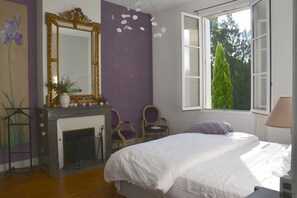 4 habitaciones, tabla de planchar con plancha, wifi y ropa de cama 