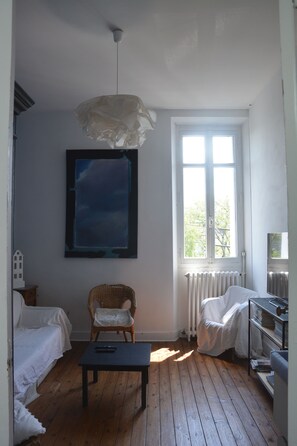 4 chambres, fer et planche à repasser, Wi-Fi, draps fournis