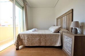 3 bedrooms, iron/ironing board, free WiFi