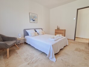 3 bedrooms, iron/ironing board, travel cot, free WiFi