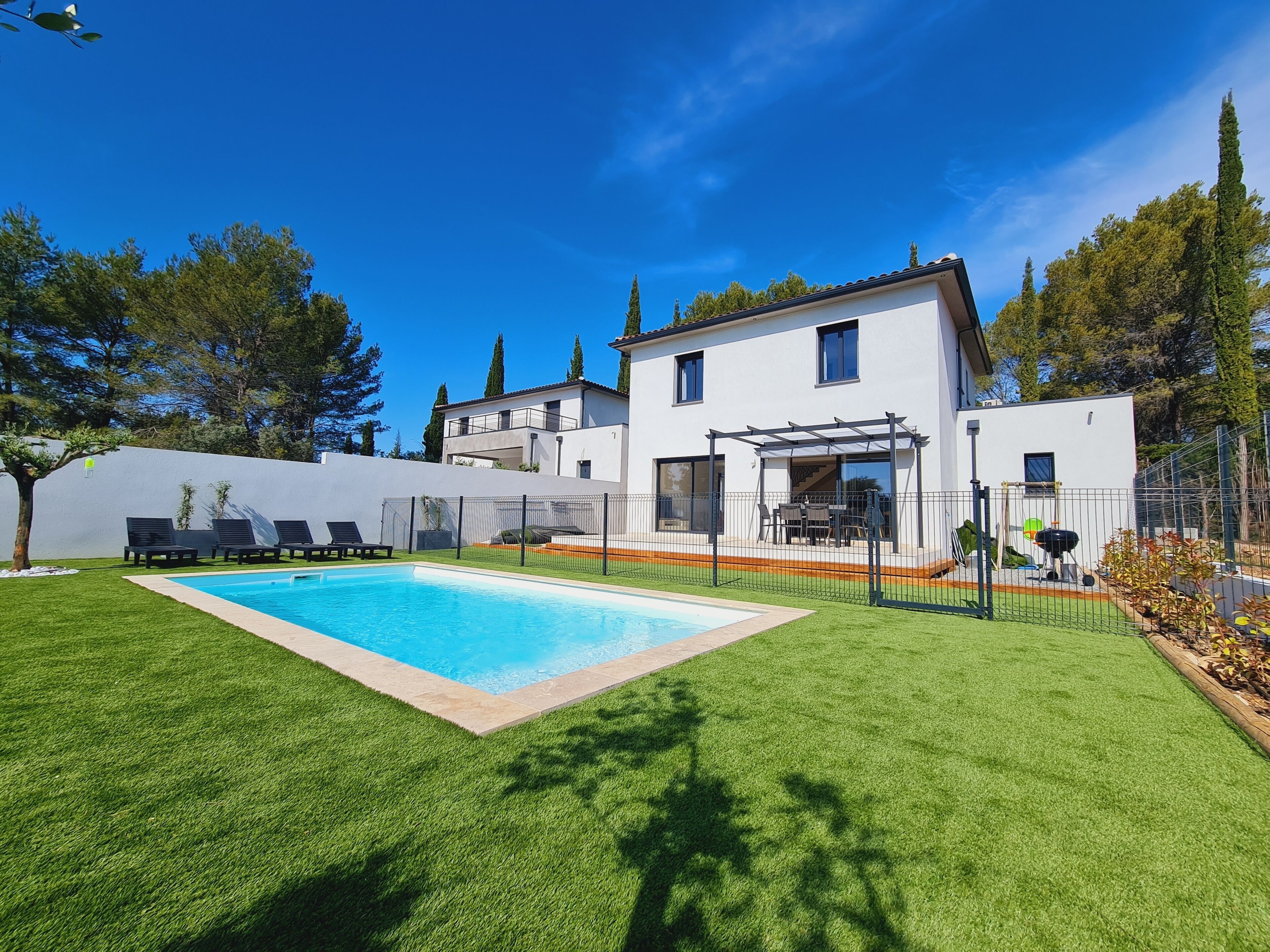 حمّام سباحة خارجي