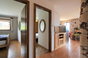 2 slaapkamers, een strijkplank/strijkijzer, reisbedje, gratis wifi