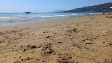 Una spiaggia nelle vicinanze