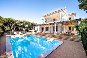 Pool - Large villa with swimming pool within walking distance to the beach (Castro Marim)