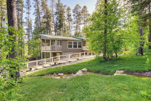 Rustic Escape w/ Deck, Hot Tub & Mountain Views