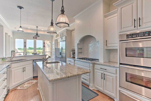 Chic Ranch Villa < 5 Mi to Lake Ray Roberts!