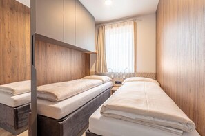 3 camere