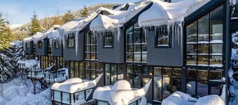 3BR Townhouse • AC • Fireplace • Lake & Trail Views • 6-Min to Gondola