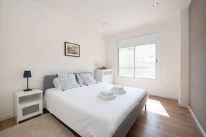 2 slaapkamers, een kluis op de kamer, een bureau