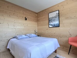 2 bedrooms - Renovated 2-Star Apartment for 4, Balcony, Parking, Ski Storage, No Pets, No Smoking (Bolquère-Pyrénées 2000)