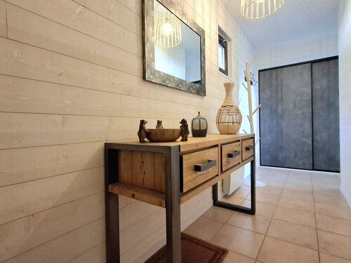 Renovated 2-Star Apartment for 4, Balcony, Parking, Ski Storage, No Pets, No Smoking