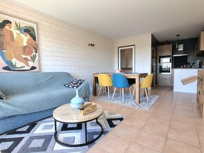 TV - Renovated 2-Star Apartment for 4, Balcony, Parking, Ski Storage, No Pets, No Smoking (Bolquère-Pyrénées 2000)