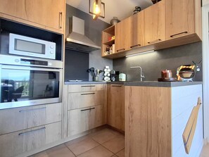 Fridge, microwave, oven, dishwasher - Renovated 2-Star Apartment for 4, Balcony, Parking, Ski Storage, No Pets, No Smoking (Bolquère-Pyrénées 2000)