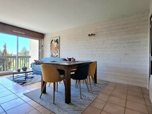 Dining - Renovated 2-Star Apartment for 4, Balcony, Parking, Ski Storage, No Pets, No Smoking (Bolquère-Pyrénées 2000)