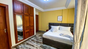 Apartament Deluxe | 3 dormitoris, roba de llit hipoal·lergògena i caixa forta a l'habitació