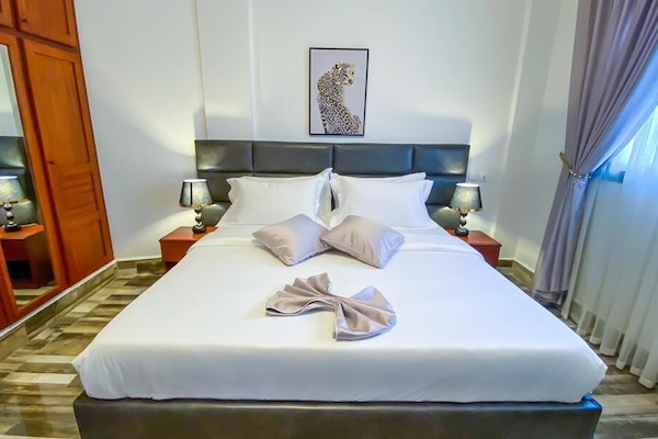 Hypo-allergenic bedding, in-room safe, individually decorated