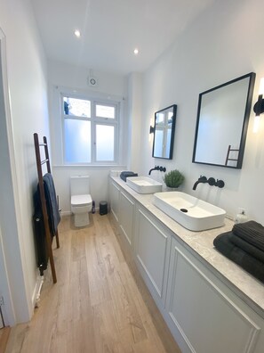 Bathtub