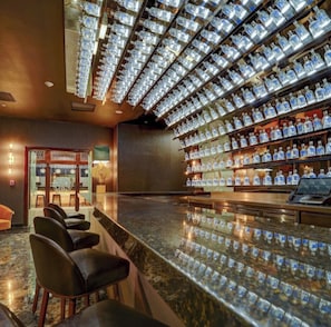 2 bars/lounges, 2 beach bars