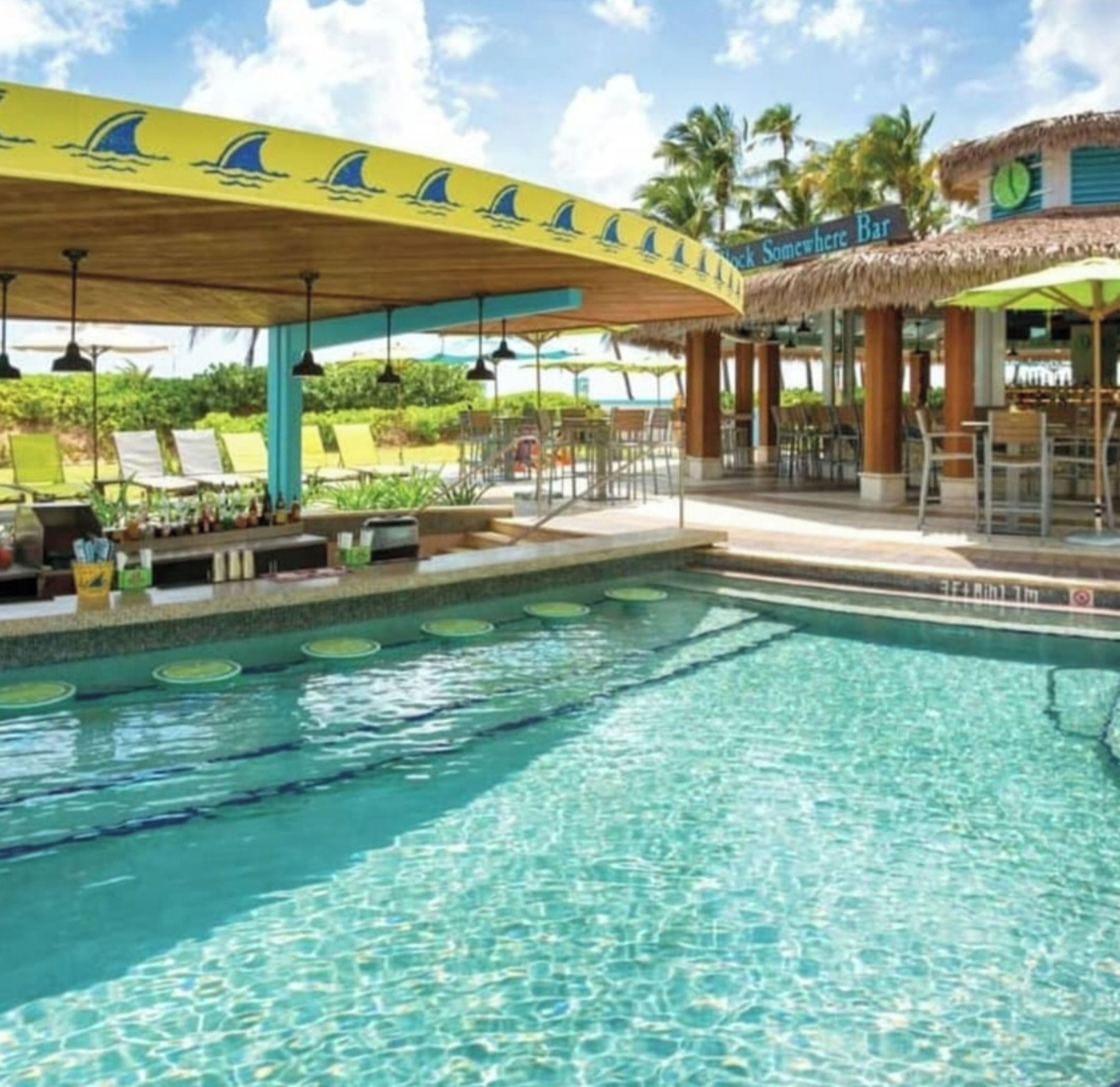 2 من البارات/الاستراحات، 2 من البارات على الشاطئ