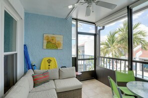 TV, fireplace - Sip, Sunbathe & Relax Poolside: Madeira Beach Gem! (Madeira Beach)