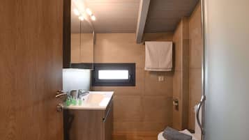 Habitación cuádruple de lujo | Baño | Secador de pelo