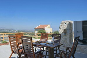 Habitación cuádruple de lujo | Terraza o patio