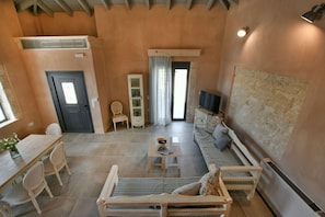 Luxury Room, 4 Bedrooms | Living area