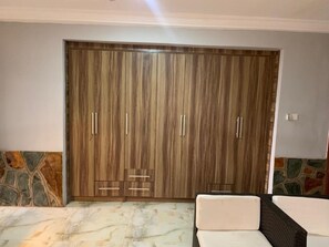 Apartment - 1bed Apartment - Parking, Wifi, Balcony, Bbq (Tema)